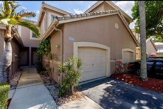 1928 Madeira Dr in Weston, FL - Building Photo - Building Photo