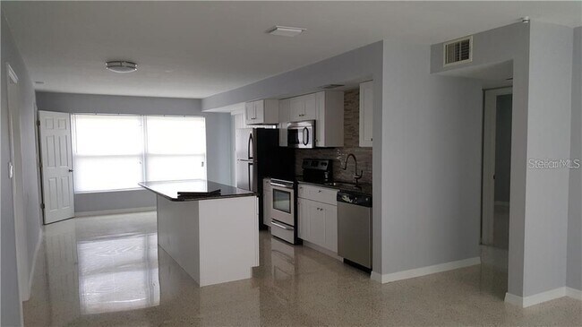 5211 Hemlock Dr in New Port Richey, FL - Building Photo - Building Photo