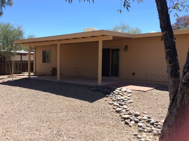 1818 N Santa Rita Ave in Tucson, AZ - Building Photo - Building Photo