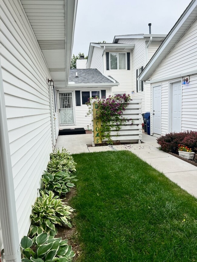 property at 3895 Prairie Ln
