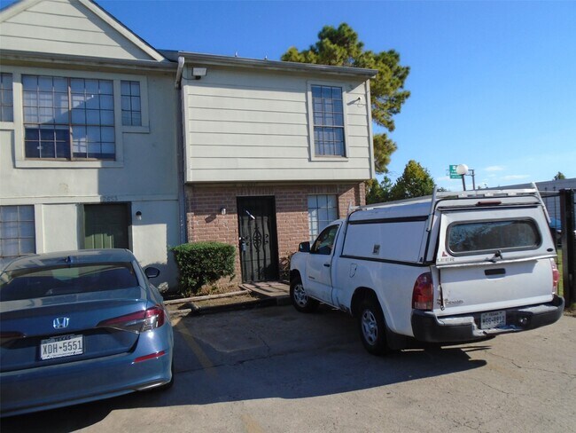 property at 12651 Windsor Village Dr