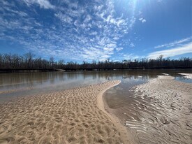 492 Trinity Rd in Dayton, TX - Building Photo