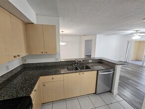 2451 Centergate Dr in Miramar, FL - Building Photo - Building Photo