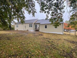 1325 NE Englewood Rd in Kansas City, MO - Building Photo - Building Photo