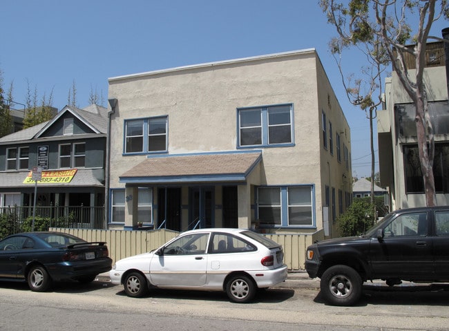 33 Brooks Ave