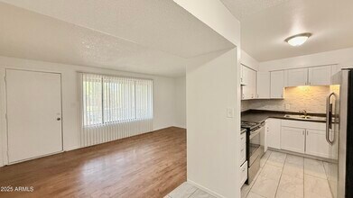 2415 W Hazelwood St-Unit -279 in Phoenix, AZ - Building Photo - Building Photo