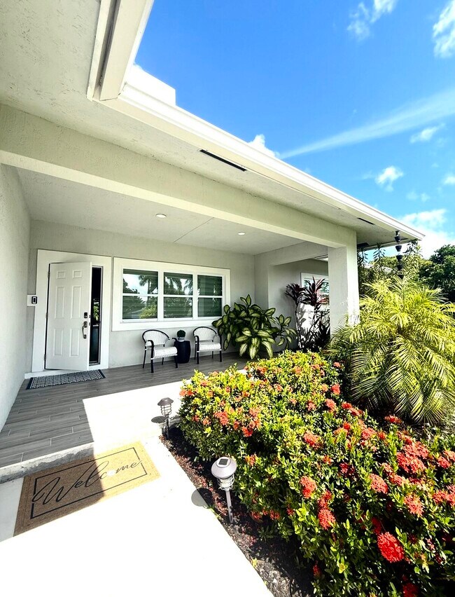304 E Lake Rd in Palm Springs, FL - Building Photo - Building Photo