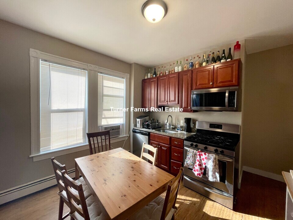 8 Sunset St, Unit 1 in Boston, MA - Building Photo