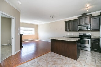 22363 Selkirk Ave in Maple Ridge, BC - Building Photo - Building Photo