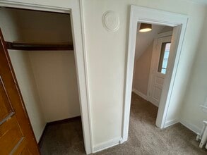 1815 N Astor St, Unit #A in Milwaukee, WI - Building Photo - Building Photo