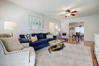 1070 Lamonte Ln in Houston, TX - Building Photo - Building Photo