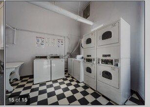 830 N Hoover St in Los Angeles, CA - Building Photo - Building Photo