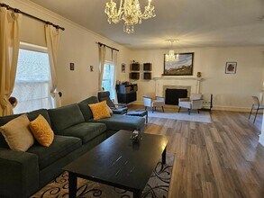 710 N Avenue C in Elgin, TX - Building Photo - Building Photo