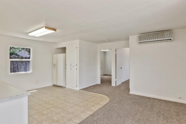 525 N Grant Ave in Manteca, CA - Foto de edificio - Building Photo