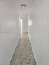 10 NW 48th Pl in Miami, FL - Building Photo - Building Photo