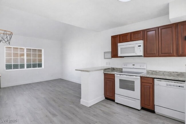 5128 Garden Ln in Las Vegas, NV - Building Photo - Building Photo