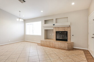 6400 Cosmo Ln in Las Vegas, NV - Building Photo - Building Photo