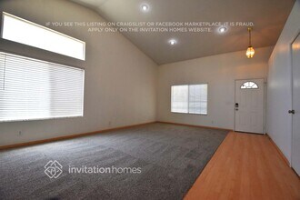 44056 Freer Way in Lancaster, CA - Foto de edificio - Building Photo