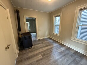 919 5th St NW in Grand Rapids, MI - Foto de edificio - Building Photo