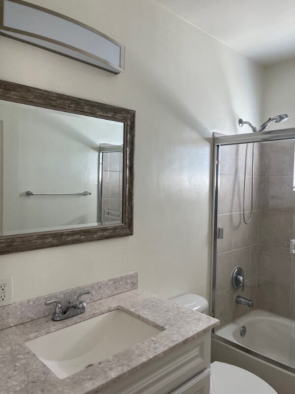 2345 Kansas Ave in Santa Monica, CA - Building Photo - Building Photo