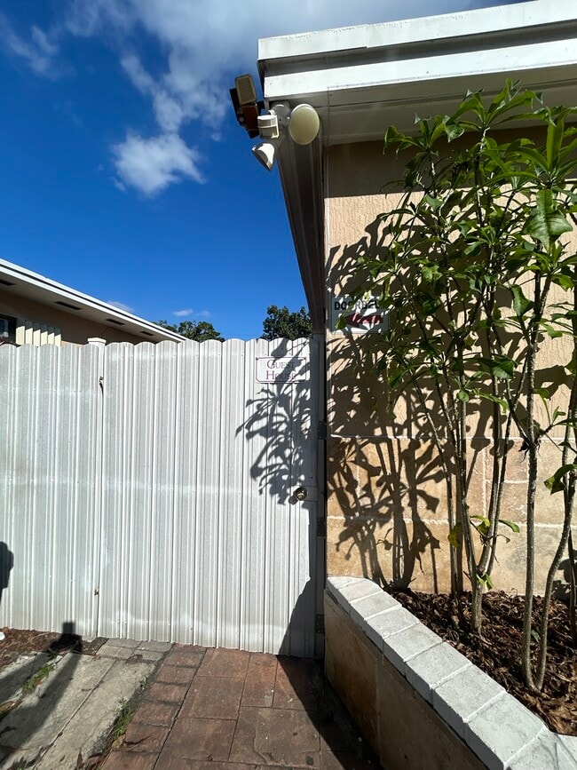 927 SW 71st Ct, Unit Cozy 1bd1ba Guest House