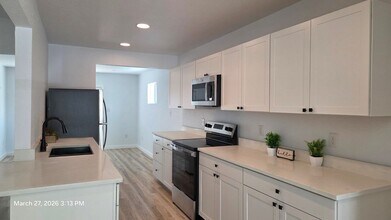 2530 W Woodlawn Ave in San Antonio, TX - Building Photo - Building Photo