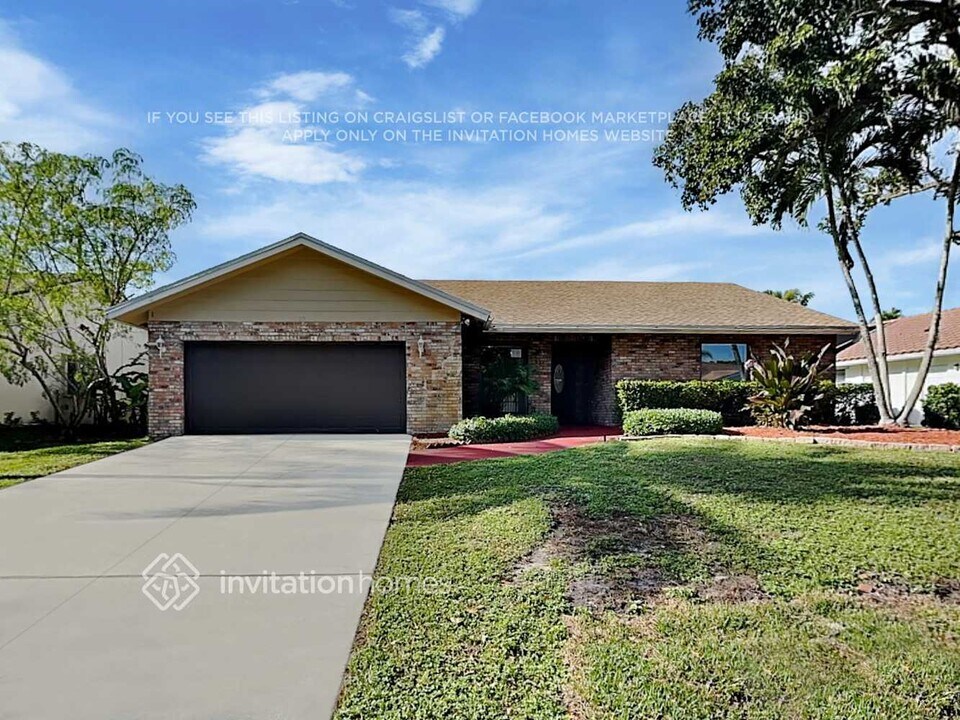 3914 NW 72nd Dr in Coral Springs, FL - Foto de edificio