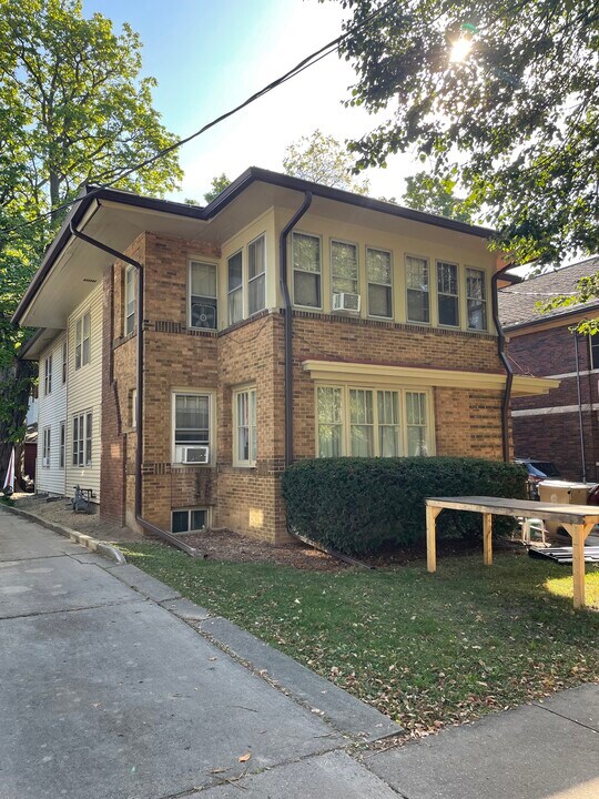 107 Lathrop St in Madison, WI - Building Photo