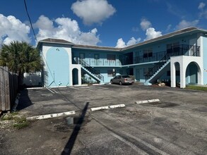 241 SE 10th Ave in Pompano Beach, FL - Building Photo - Building Photo