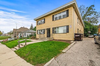 1917 Fairview Ter in Racine, WI - Building Photo - Building Photo