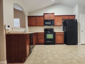 182 Chapel Lake S in Savannah, GA - Building Photo - Building Photo