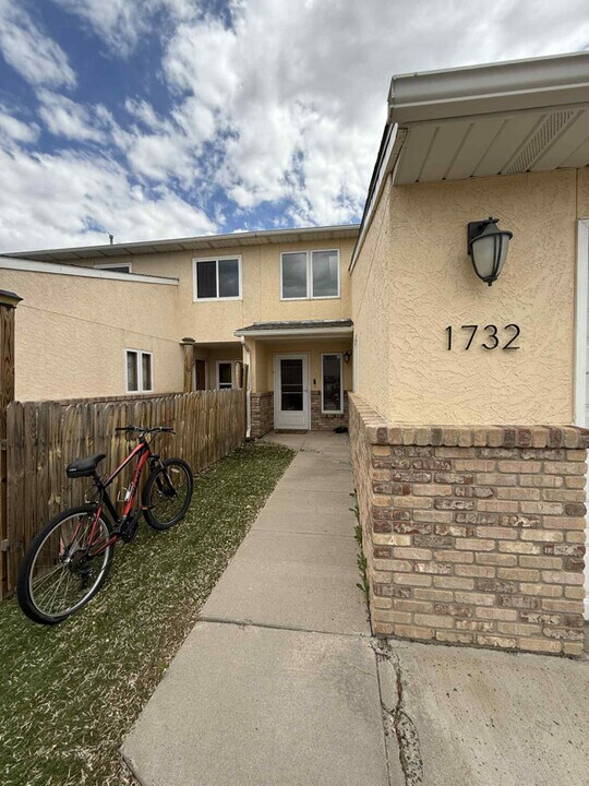 1732 Sanders Dr in Laramie, WY - Building Photo
