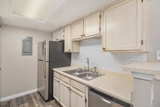 8335 Fairmount Dr in Denver, CO - Building Photo - Building Photo