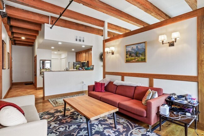 33 Sleeper St in Boston, MA - Building Photo - Building Photo