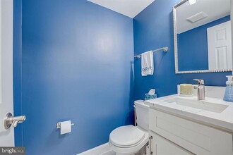 2221 Senseney Ln in Falls Church, VA - Building Photo - Building Photo