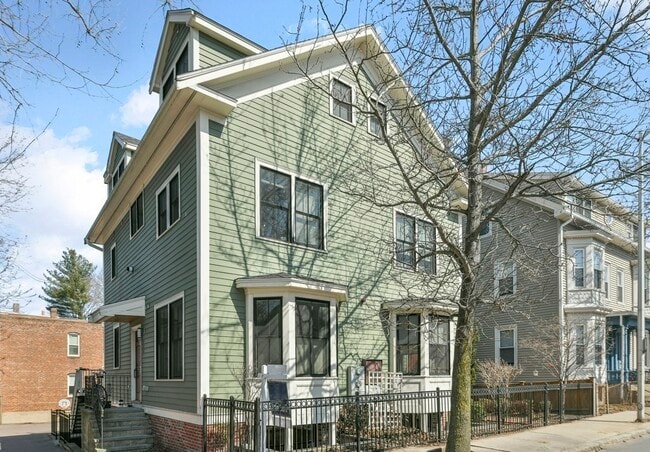 408 Putnam Ave, Unit R
