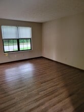 32 Manor Dr in Collinsville, IL - Foto de edificio - Building Photo