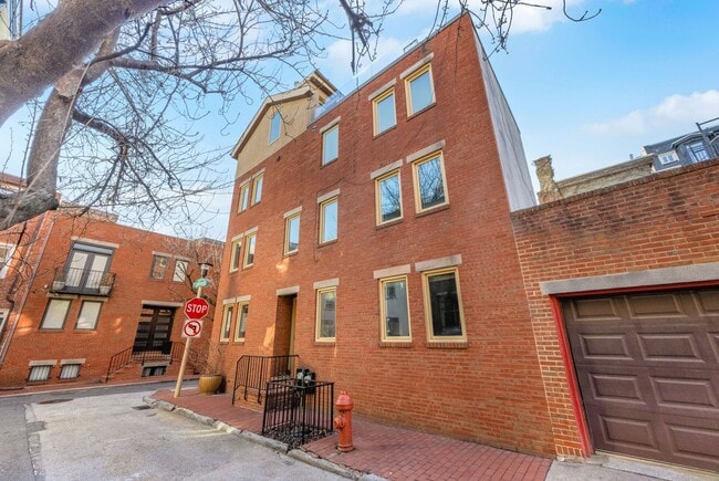 220 S Sartain St, Unit Wash West with Parking
