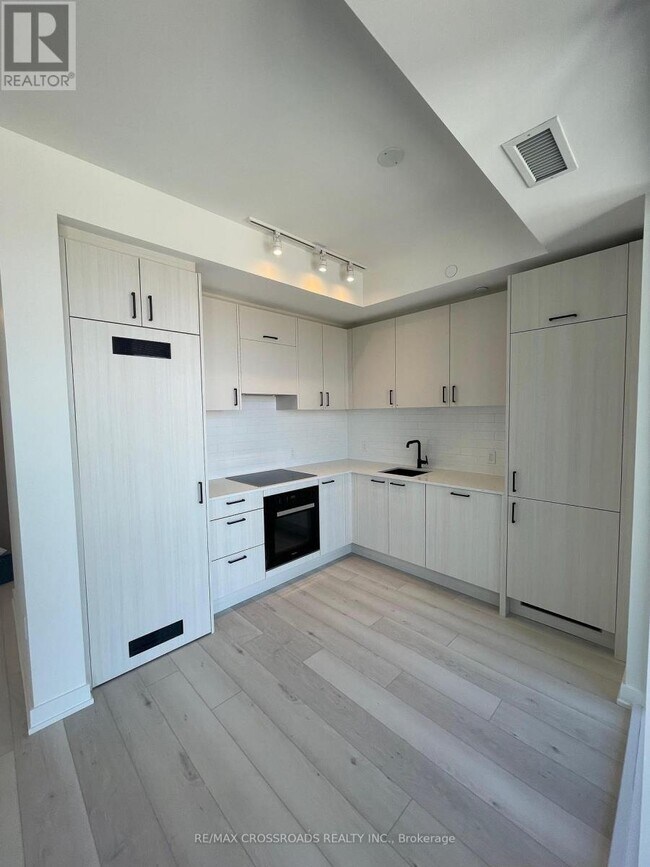 5 Quarrington Ln in Toronto, ON - Building Photo - Building Photo