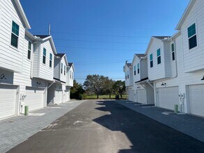 6235 S Manhattan Ave in Tampa, FL - Building Photo - Building Photo