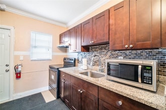 700 NW 14th Terrace in Fort Lauderdale, FL - Foto de edificio - Building Photo