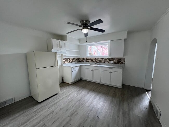 208-210-210 McClure St in Dravosburg, PA - Building Photo - Building Photo