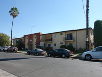 6706 Cleon Ave in North Hollywood, CA - Foto de edificio - Building Photo