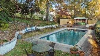 4 Ansley Dr NE in Atlanta, GA - Building Photo