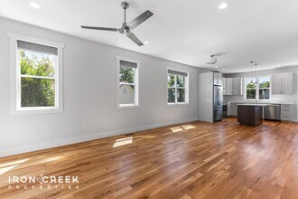 44 Lamb Ave in Asheville, NC - Building Photo - Building Photo