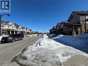 21 Stonehill Ave. in Kitchener, ON - Building Photo - Building Photo