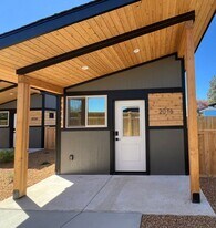 2016 SW Reindeer Ave in Redmond, OR - Building Photo