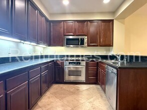 8301 Rio San Diego Dr in San Diego, CA - Building Photo - Building Photo