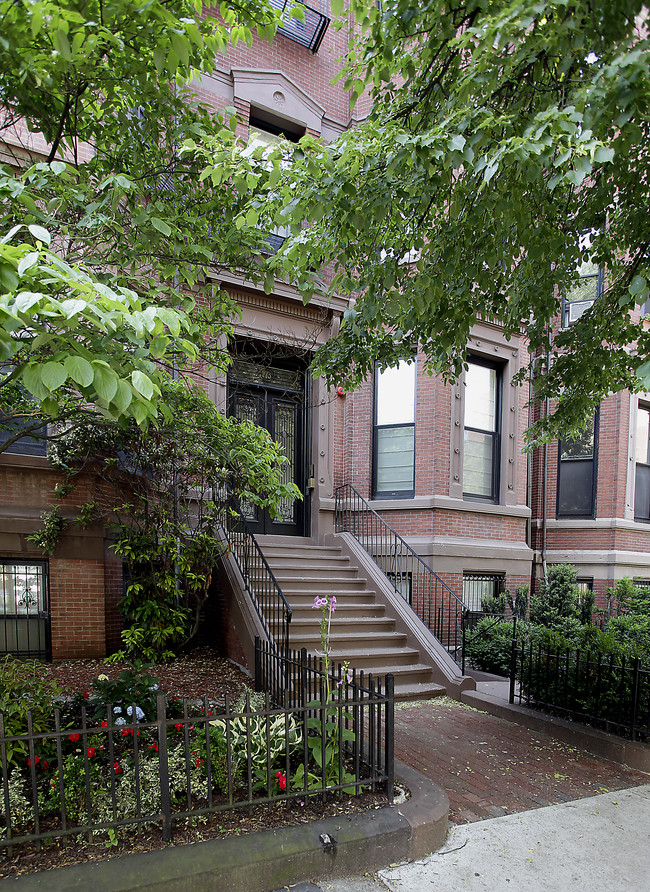 273 Beacon St in Boston, MA - Foto de edificio - Building Photo