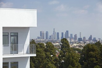 The Avenue Hollywood in Hollywood, CA - Foto de edificio - Building Photo